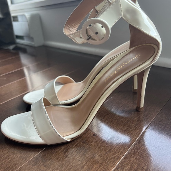 Gianvito Rossi 85mm strap sandals in white patent - Picture 4 of 7